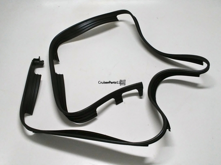 Right Fender Spacer Seal Between Apron & Fender 70 series