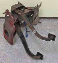 Pedal Bucket Bracket With Pedals 81-84 60 Series
