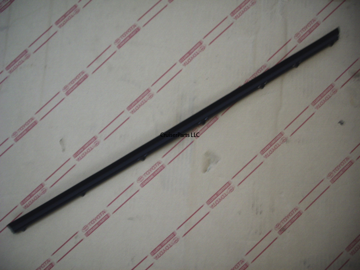 Front Door Glass Inner Weatherstrip RIGHT 70 series NO Vent