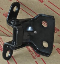 Front Right Door Upper Hinge 70 Series 85-07