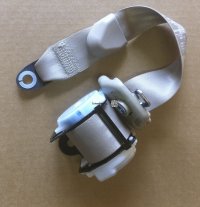 2nd Row Left Seat Belt - 98-07 100 Series Cruisers
