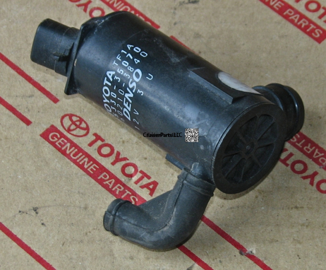 Modal Additional Images for Windshield Washer Pump And Motor 98-05 Used